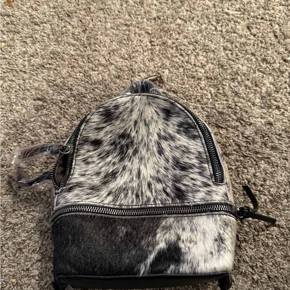 Trinity Ranch Elegant Black Leather Handbag